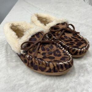 J Crew Woman's Size 7 CoZy Warm Leopard Calf Hair Moccasin Slippers